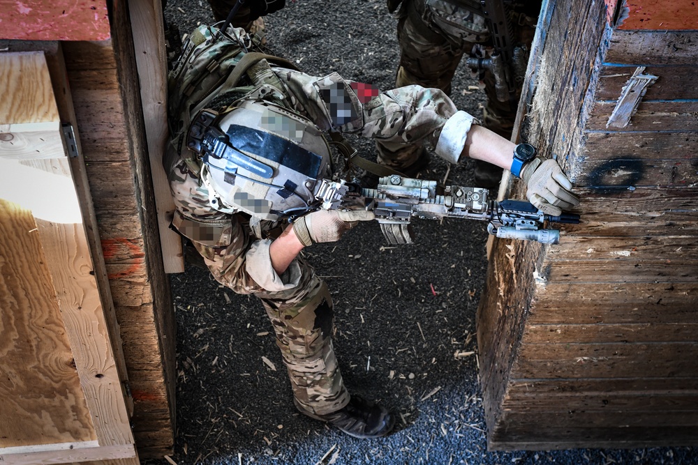 10th Special Forces Group conducts CQB training with United Kingdom Royal Marines