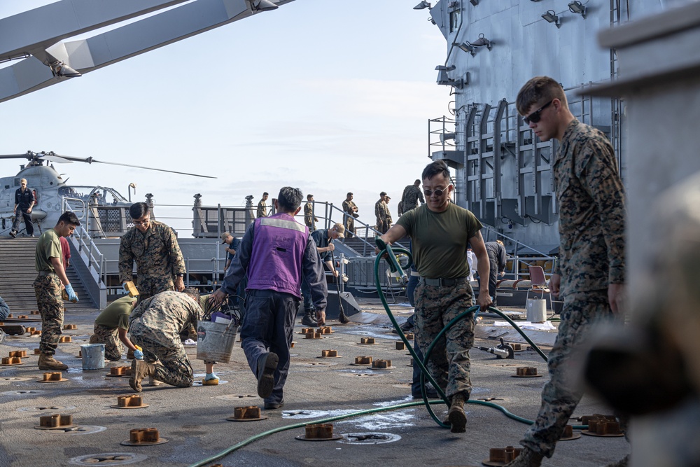 SF Fleet Week: Marines, Sailors prepare USS Harpers Ferry (LSD-49)