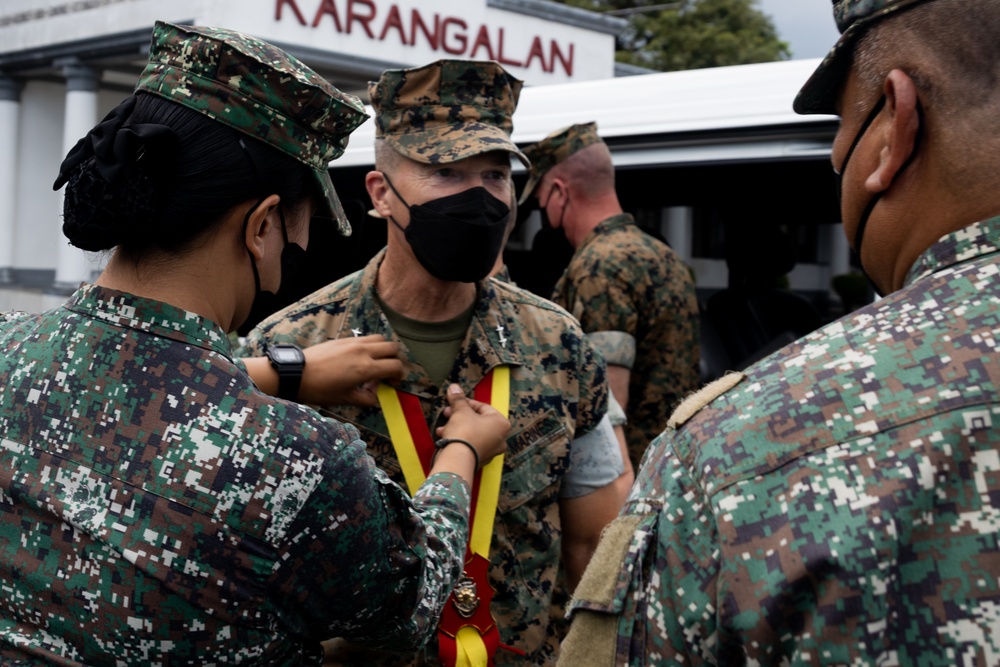 Philippine and U.S. Marine Corps leaders meet during KAMANDAG 6