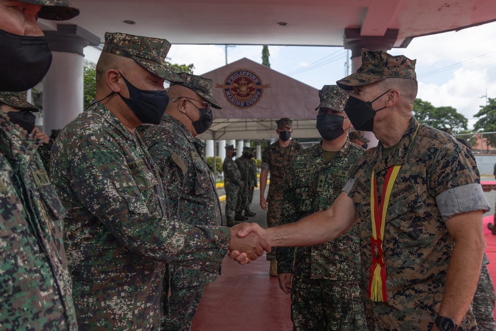 Philippine and U.S. Marine Corps leaders meet during KAMANDAG 6