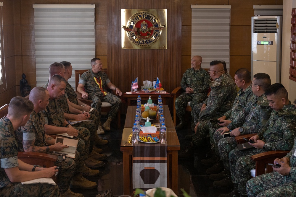 Philippine and U.S. Marine Corps leaders meet during KAMANDAG 6