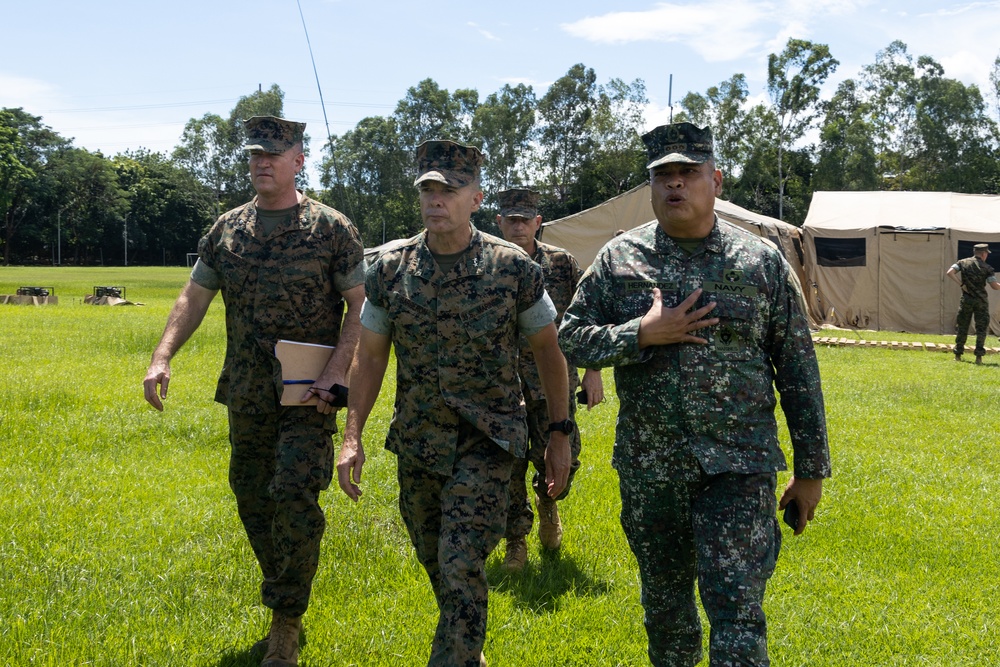 Philippine and U.S. Marine Corps leaders meet during KAMANDAG 6