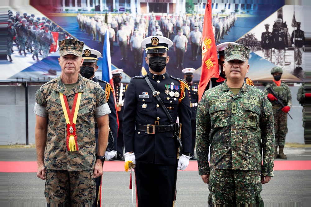 Philippine and U.S. Marine Corps leaders meet during KAMANDAG 6