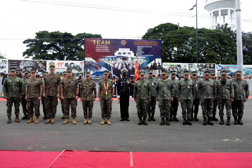 Philippine and U.S. Marine Corps leaders meet during KAMANDAG 6