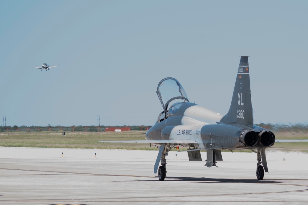 Laughlin AFB flight line photos 30 Sept. 2022