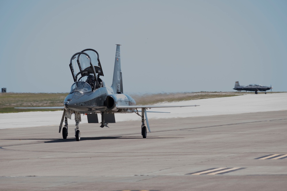 Laughlin AFB flight line photos 30 Sept. 2022