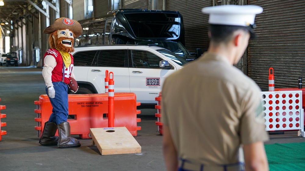 49ers Visit Sailors During San Francisco Fleet Week