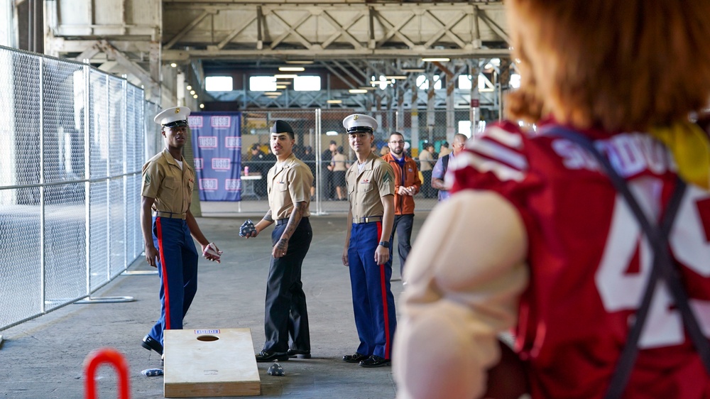 49ers Visit Sailors During San Francisco Fleet Week