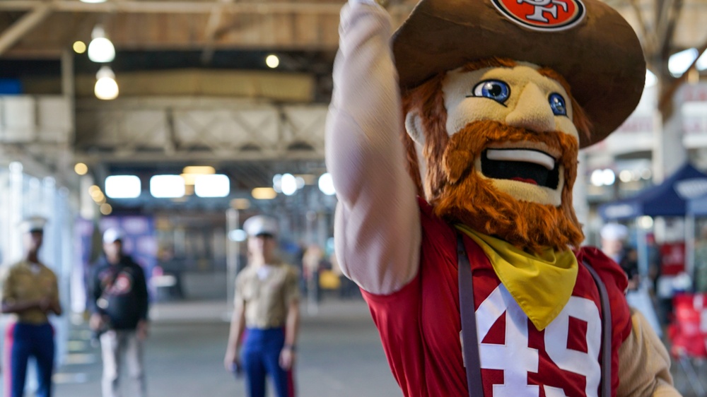 49ers Visit Sailors During San Francisco Fleet Week