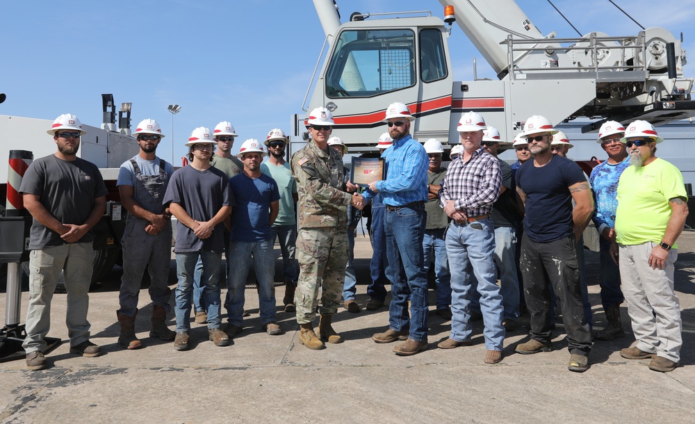 Tulsa Marine Maintenance Unit receives Army Safety Award