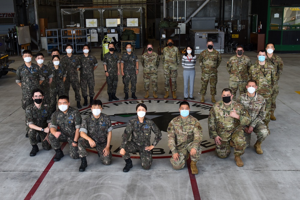 DVIDS - Images - 8th MXG conducts bilateral immersion training with ...