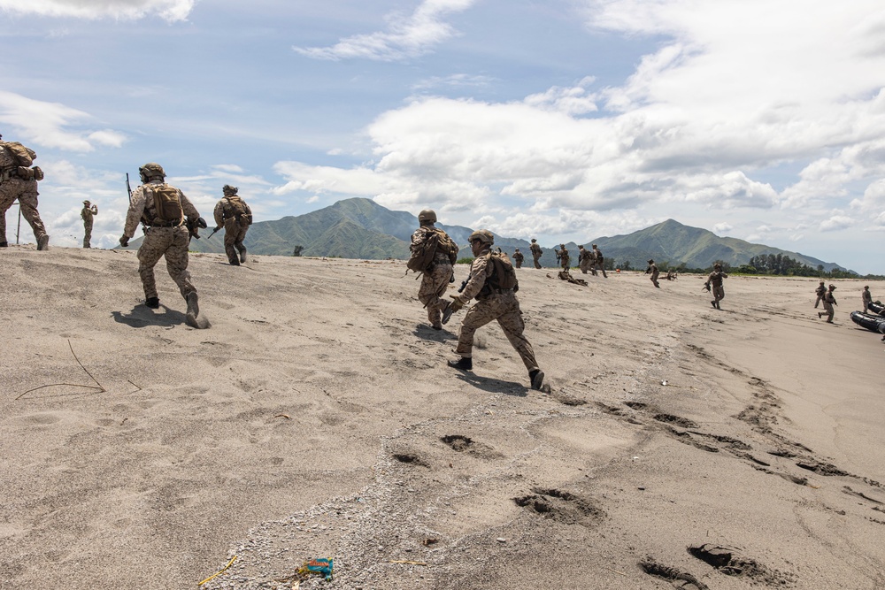 Amphibious Operations during KAMANDAG 6