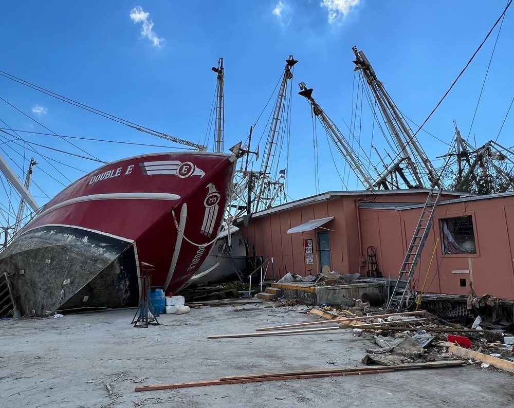 Damage boats and debris in Fort Myers