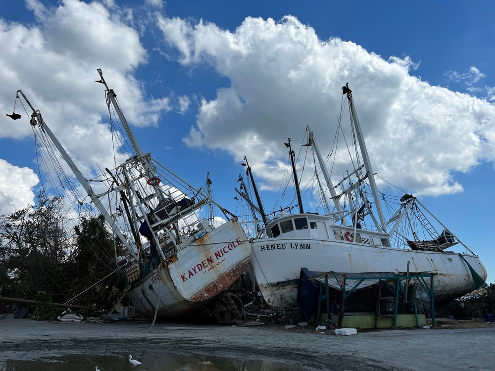 Damage boats and debris in Fort Myers