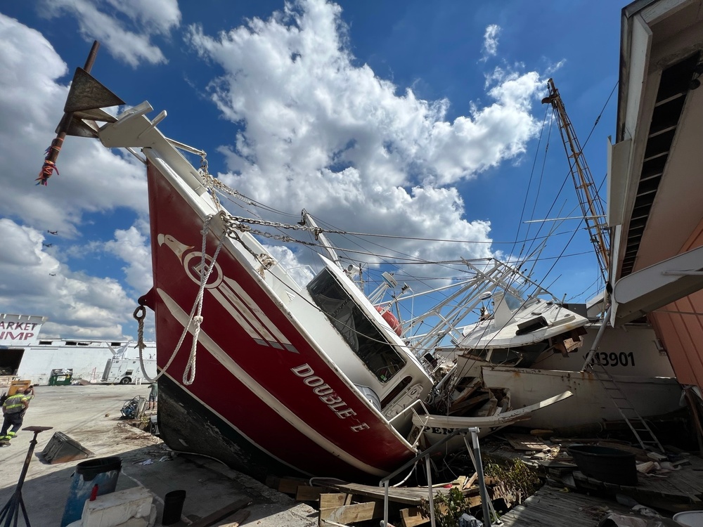 Damage boats and debris in Fort Myers