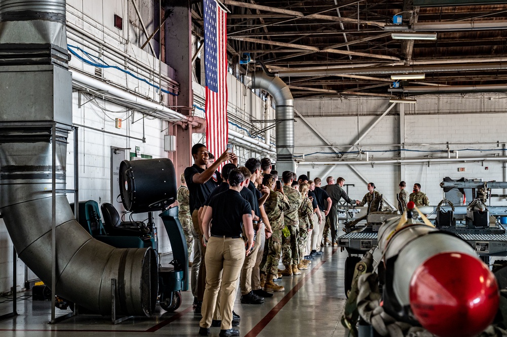 Shaw hosts ROTC tour