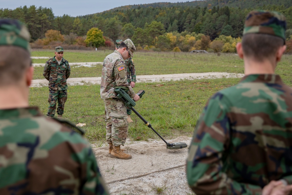 DVIDS - Images - 720th EOD and Moldovan Soldiers train together [Image ...