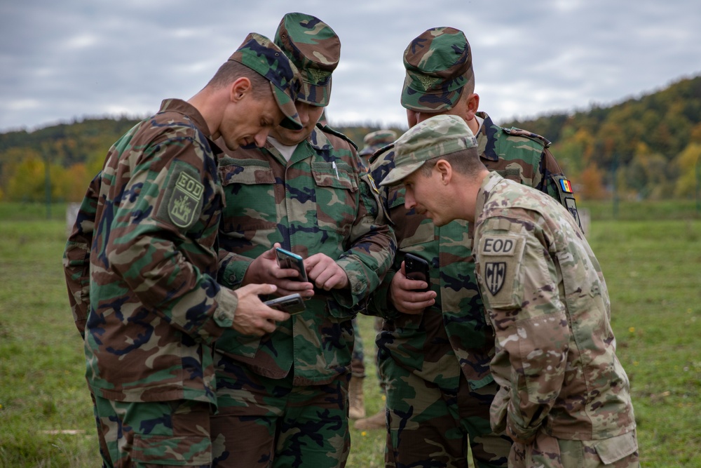 720th EOD and Moldovan Soldiers train together