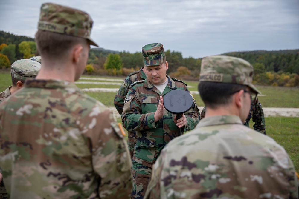 720th EOD and Moldovan Soldiers train together