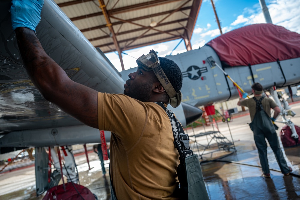 A-10 Demonstration Team washes an A-10