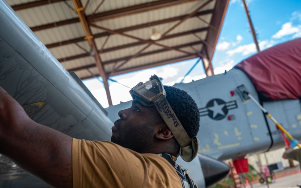 A-10 Demonstration Team washes an A-10