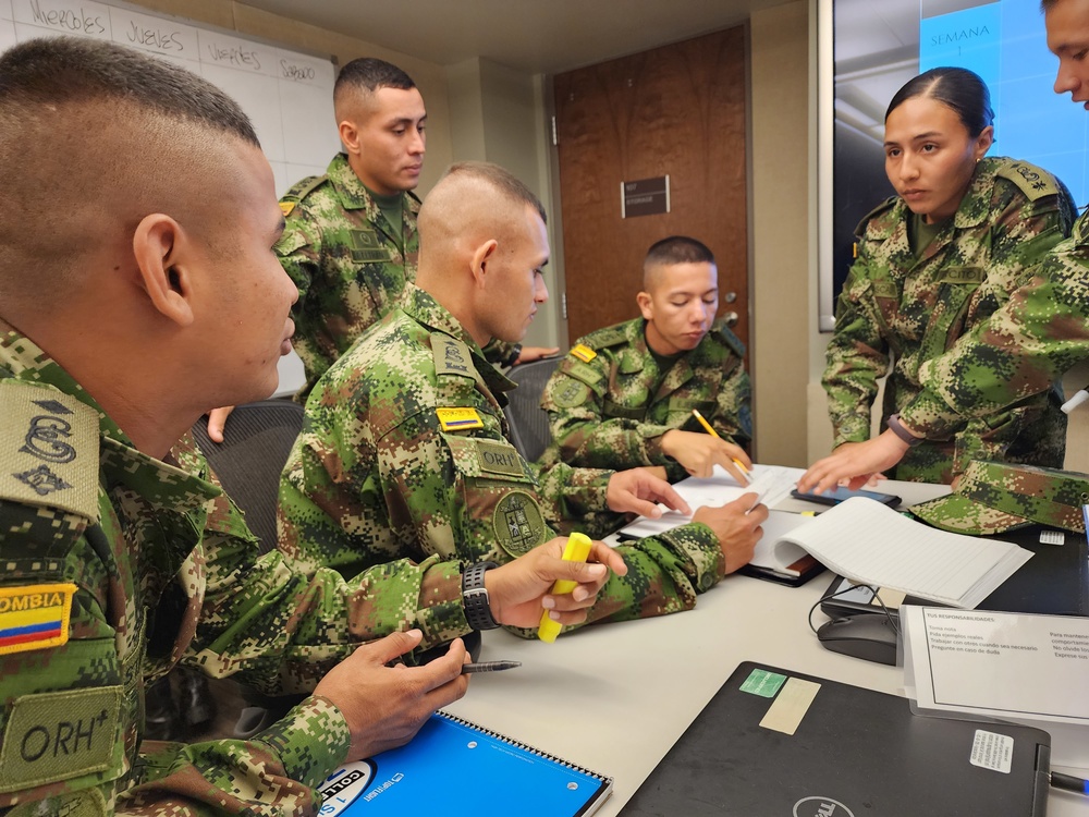 Colombian Dragoneers work through course requirements