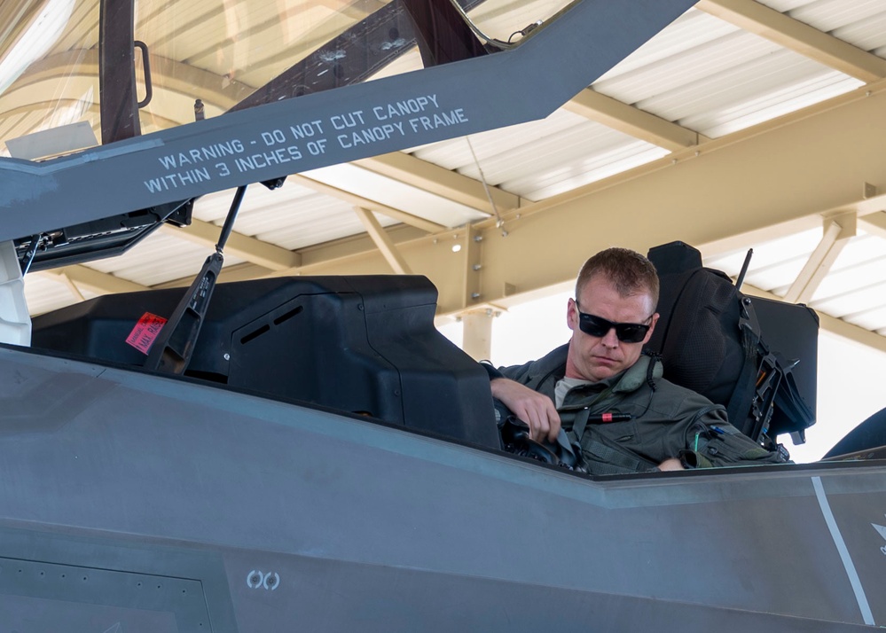 Luke AFB F-35A Lightning II’s join the B-1 Immersion