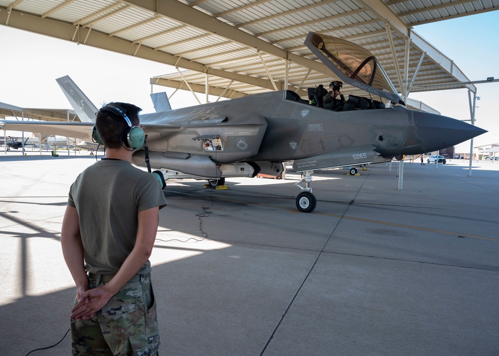 Luke AFB F-35A Lightning II’s join the B-1 Immersion
