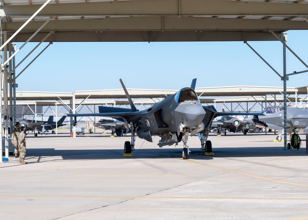 Luke AFB F-35A Lightning II’s join the B-1 Immersion