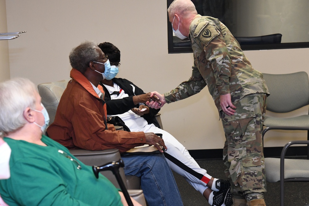 MG McCurry visits Lyster Army Health Clinic