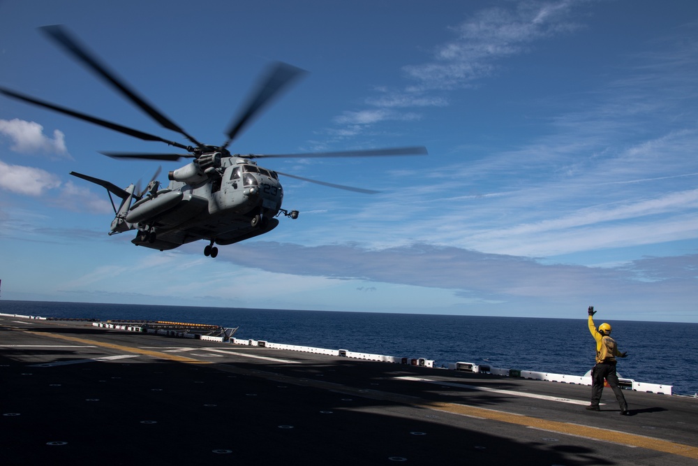 Kearsarge Conducts Operations in the Atlantic Ocean