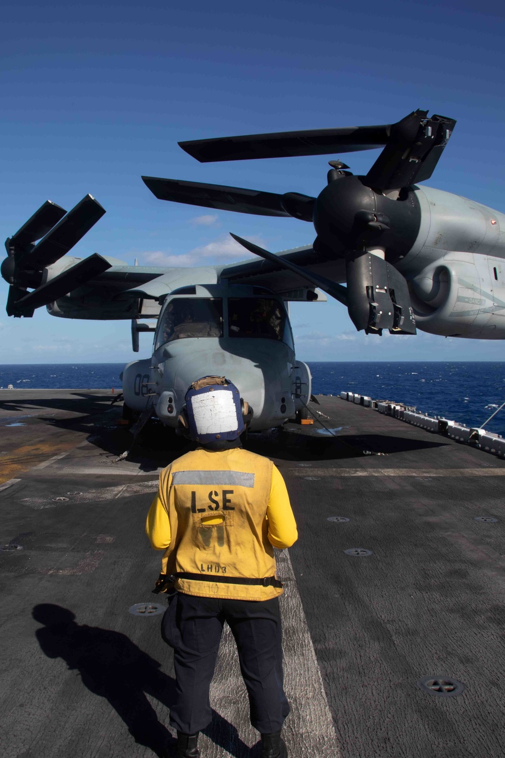 Kearsarge Conducts Operations in the Atlantic Ocean