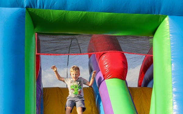 MCCS hosts Pendleton’s Eric Paslay Concert, Fall Carnival