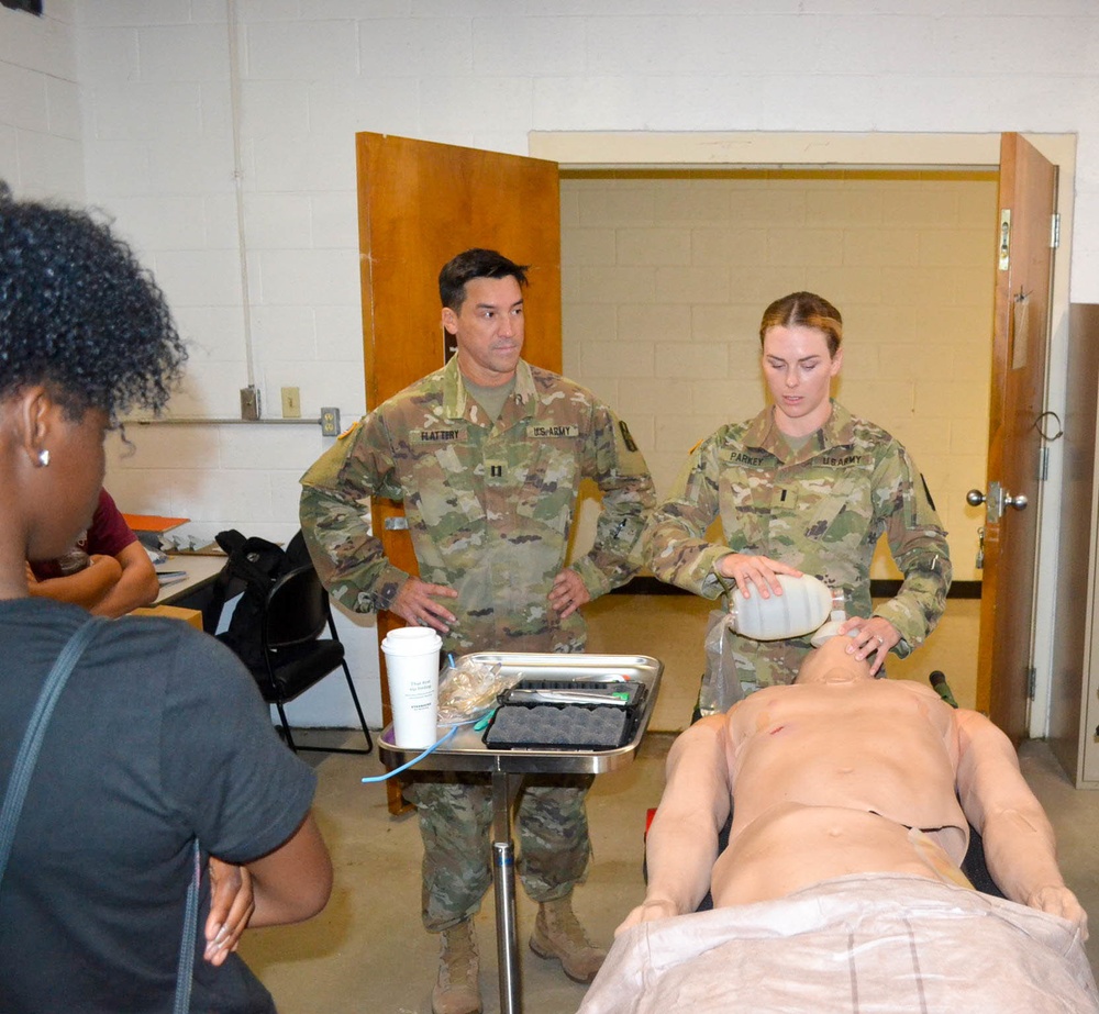 Dallas-Area High School Students Experience Day in the Life as a U.S. Army Reservist