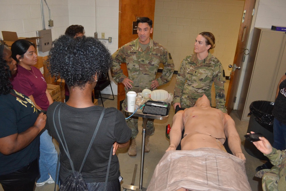 Dallas-Area High School Students Experience Day in the Life as a U.S. Army Reserve Soldier