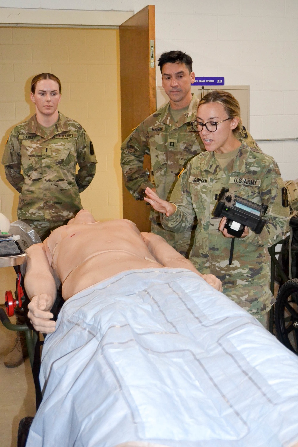 Dallas-Area High School Students Experience Day in the Life as a U.S. Army Reservist