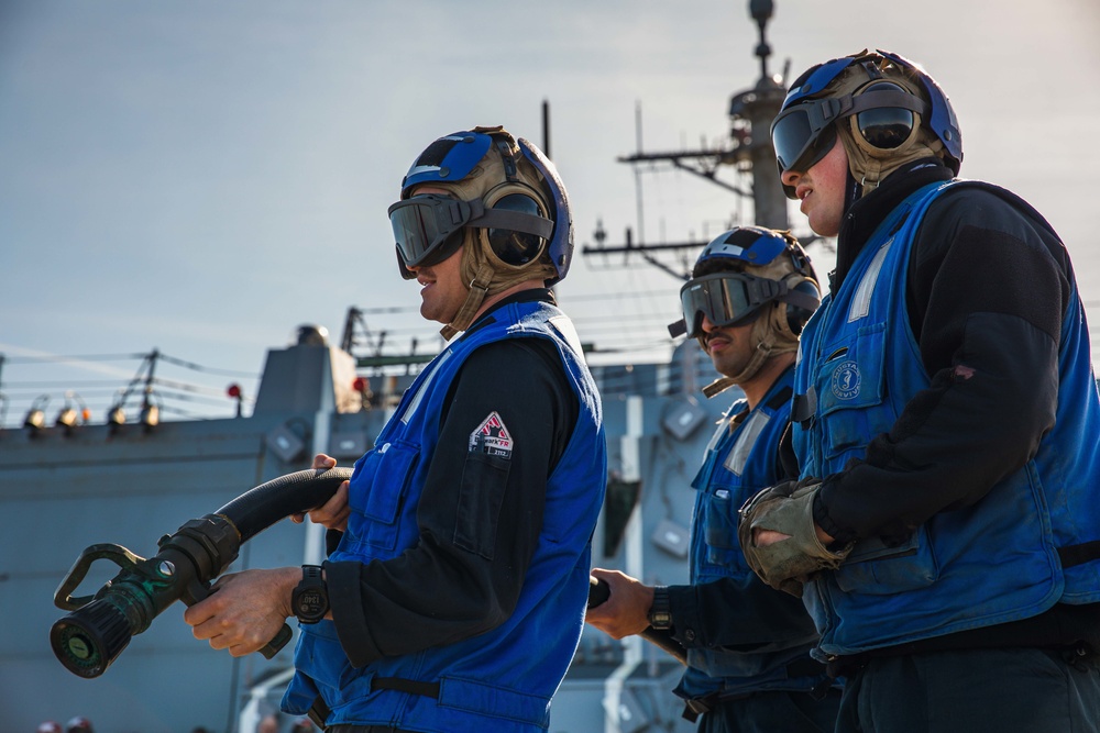 DVIDS - Images - USS Paul Ignatius (DDG 117) Conducts Flight Deck Crash ...