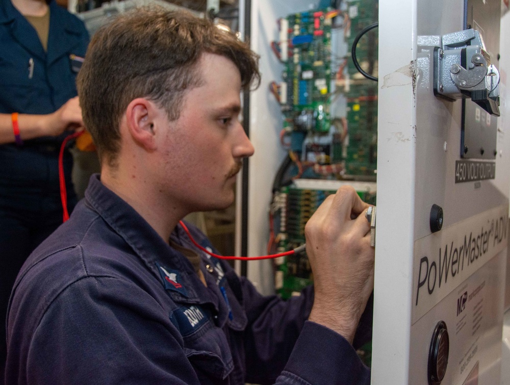 USS Ronald Reagan (CVN 76) engineering department conducts maintenance