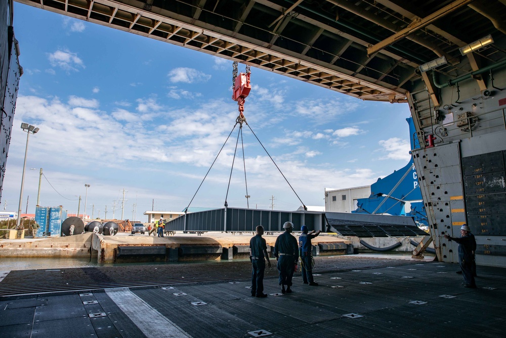 USS Arlington offloads 22nd Marine Expeditionary Unit