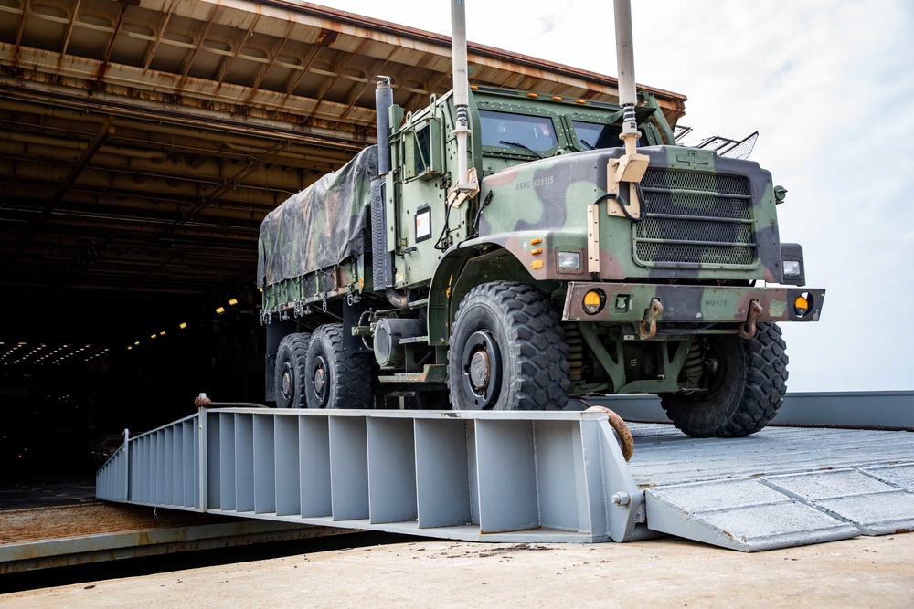 USS Arlington offloads 22nd Marine Expeditionary Unit