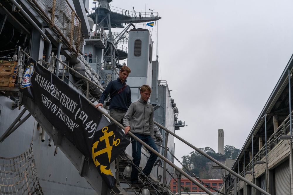 USS Harpers Ferry Host Tours During SFFW 2022