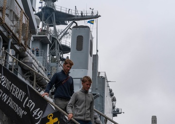 USS Harpers Ferry Host Tours During SFFW 2022