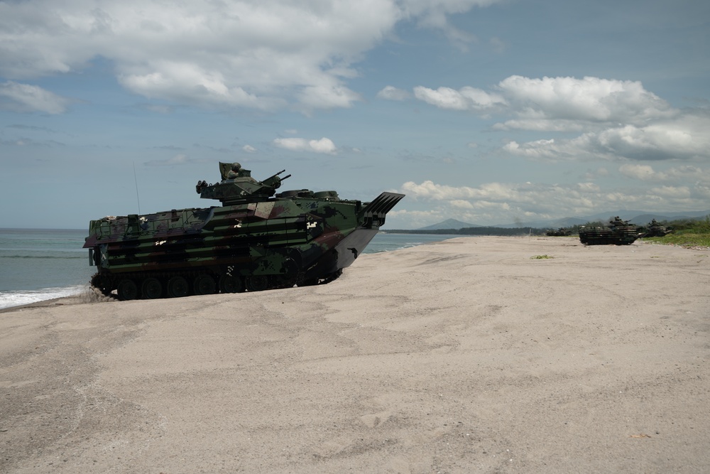 Philippine, Republic of Korea, and U.S. Marines conduct amphibious operations during KAMANDAG 6