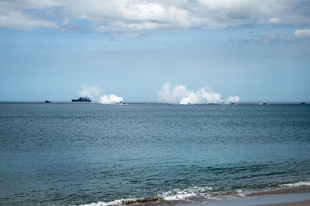 Philippine, Republic of Korea, and U.S. Marines conduct amphibious operations during KAMANDAG 6