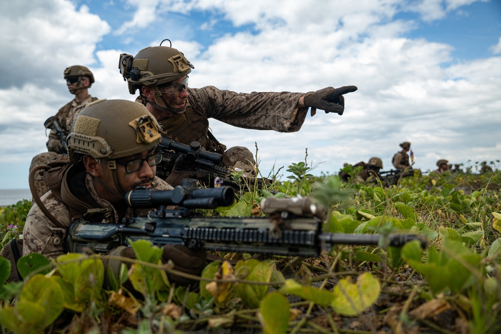Philippine, Republic of Korea, and U.S. Marines conduct amphibious operations during KAMANDAG 6