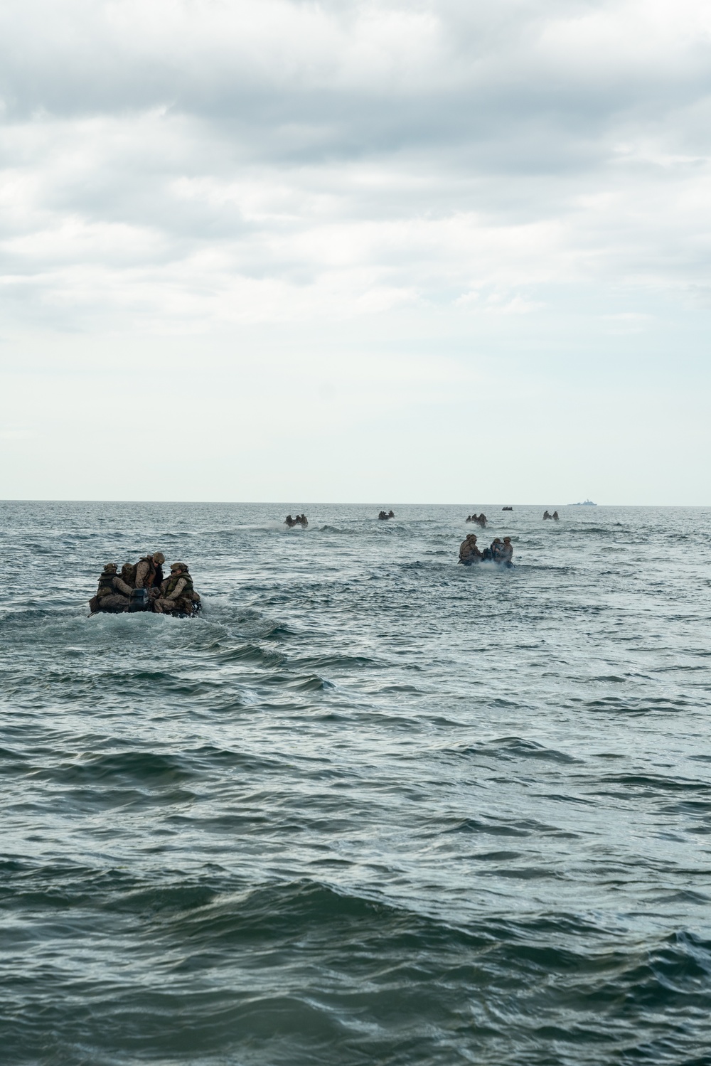 Philippine, Republic of Korea, and U.S. Marines conduct amphibious operations during KAMANDAG 6