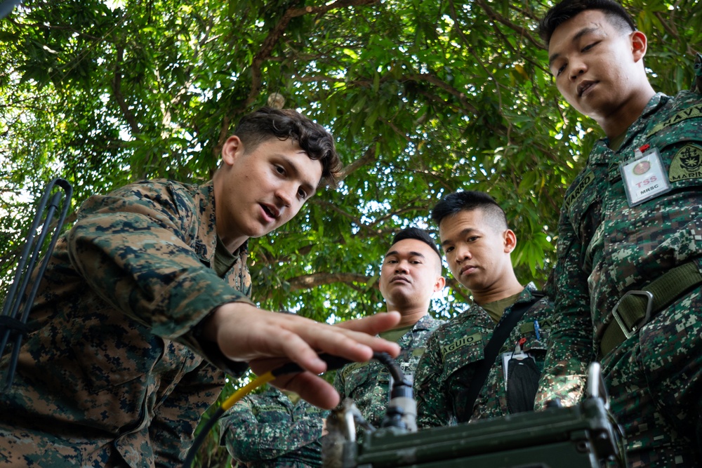 Philippine and U.S. Marines practice using the Mini-SCC during KAMANDAG 6