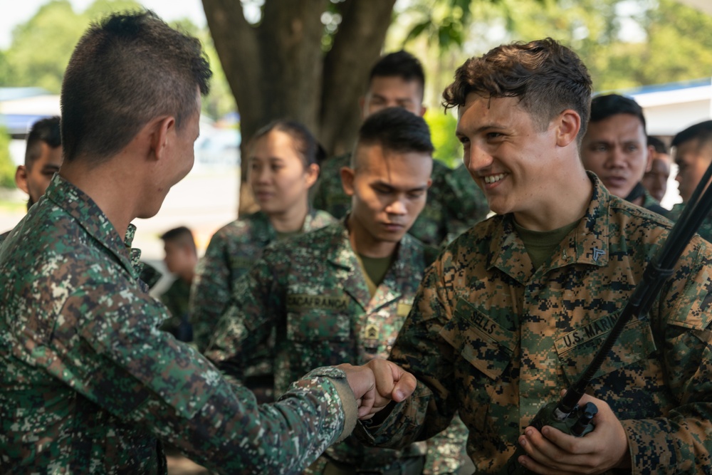 Philippine and U.S. Marines practice using the Mini-SCC during KAMANDAG 6