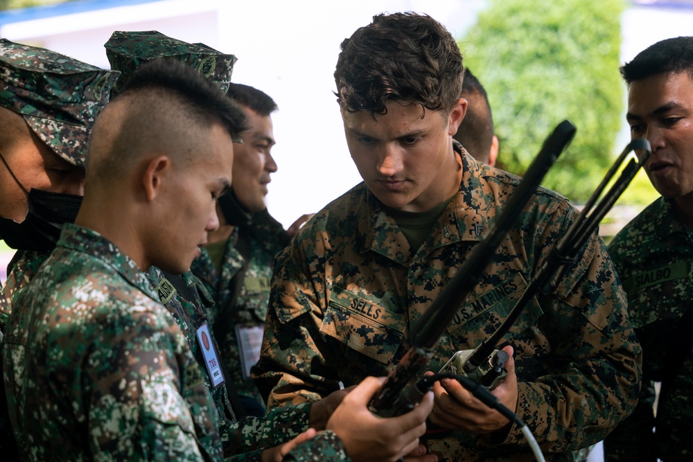 Philippine and U.S. Marines practice using the Mini-SCC during KAMANDAG 6