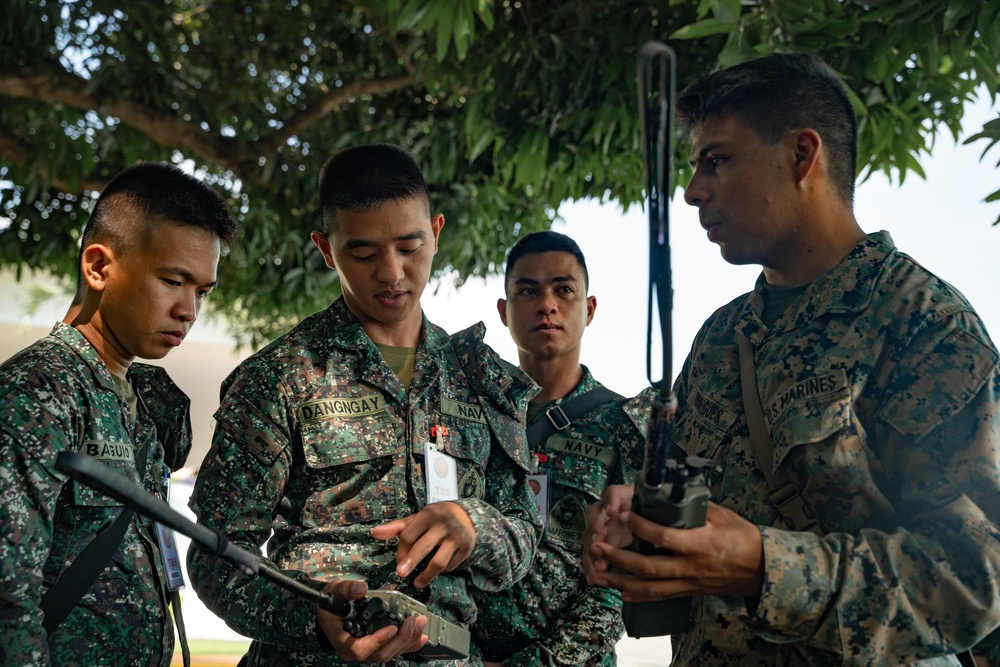 Philippine and U.S. Marines practice using the Mini-SCC during KAMANDAG 6